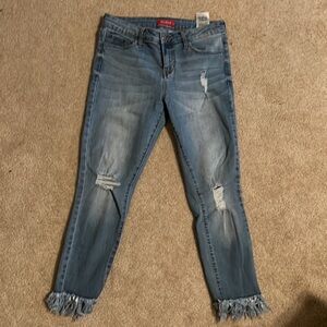 Cute Ankle Length Frayed Guess Jeans. Size 29 - Snag them!